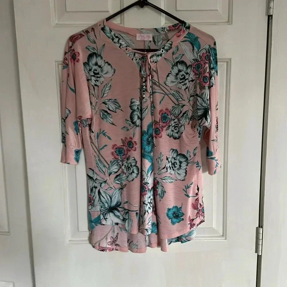 Pink Lily Pink Floral top size small